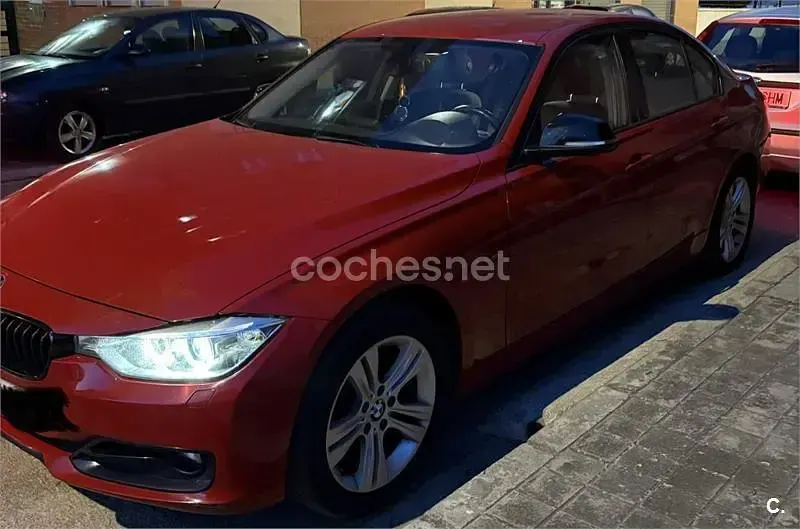 Usado BMW 318 Sport Line 143 CV (105 kW) 2012 Rojo Berlina