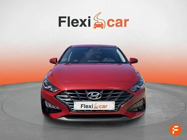 Usado Hyundai i30 116 CV (85 kW) 2021 Rojo Berlina