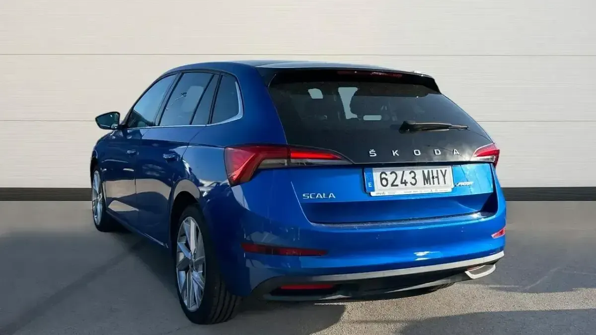 Usado Skoda Scala Sport 150 CV (110 kW) 2023 Azul Utilitario