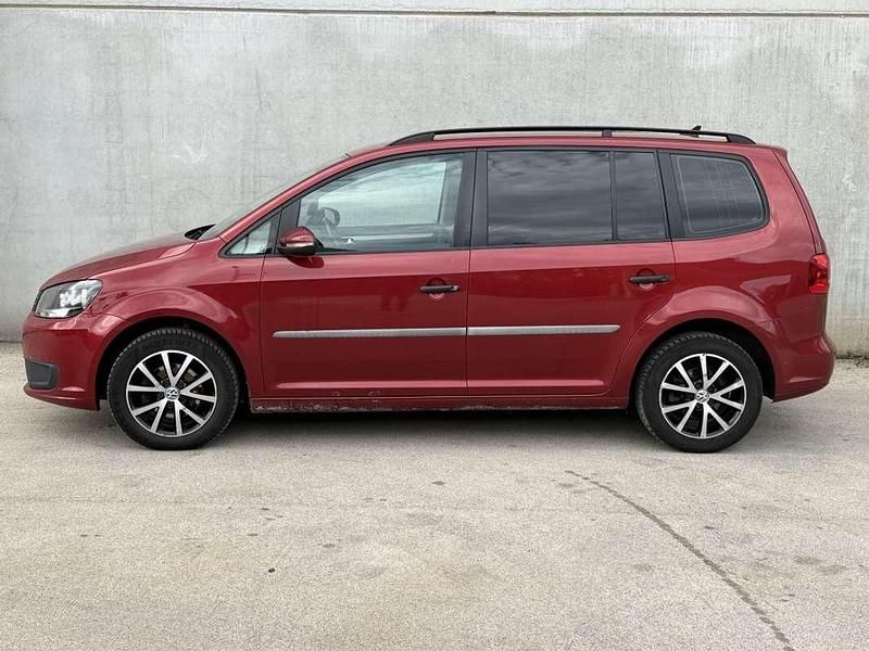 Usado VW Touran Business 105 CV (77 kW) 2014 Rojo Monovolumen