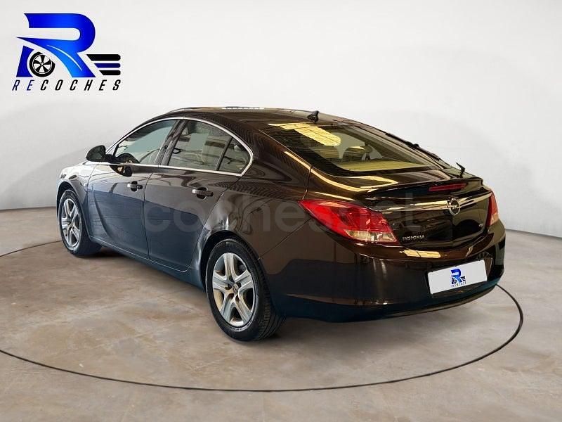Usado Opel Insignia Edition 130 CV (95 kW) 2011 Marrón Familiar