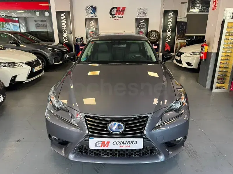 Usado Lexus IS300h Executive Line 223 CV (164 kW) 2014 Gris / plata Berlina