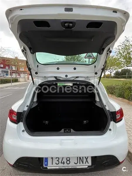 Begagnad Renault Clio IV LIMITED 90 HK (66 kW) 2016 Vit Sedan