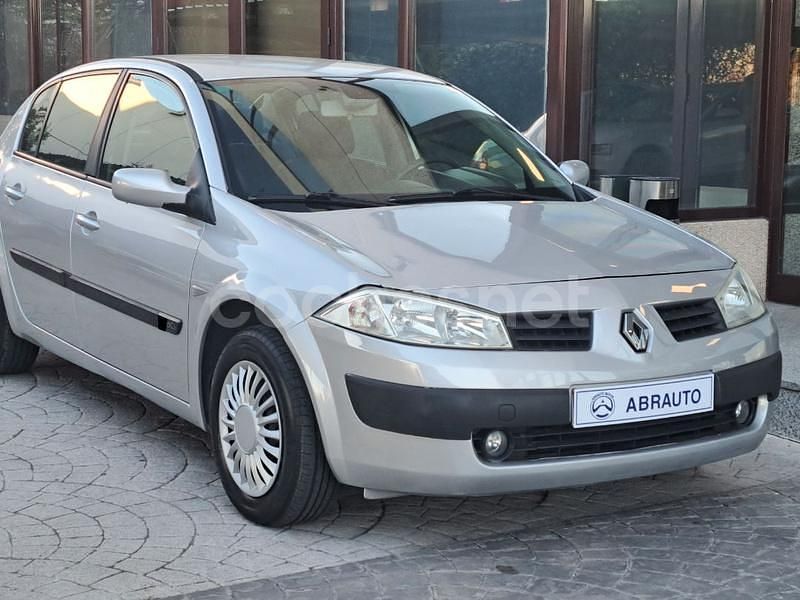 Gris / plata Usado 2005 Renault Mégane II Dynamique Berlina | 2800 € (Precio justo) - Imagen 1/4