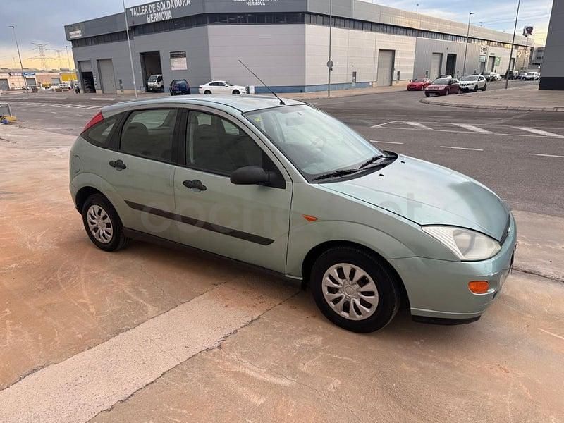 Usado Ford Focus Ghia 90 CV (66 kW) 1999 Verde Familiar