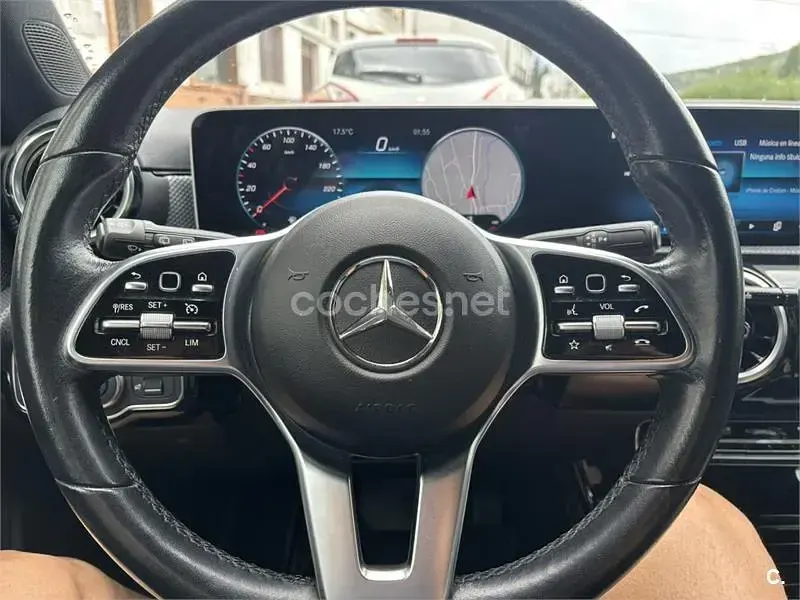 Usado Mercedes A180 109 CV (80 kW) 2019 Rojo Berlina