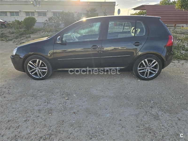 Usado VW Golf IV Highline 140 CV (102 kW) 2005 Negro Berlina