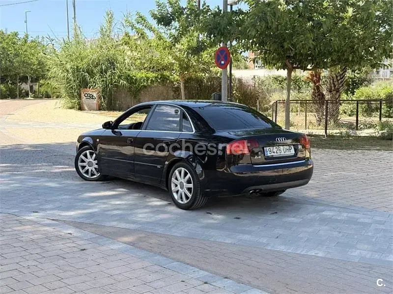 Usado Audi A4 140 CV (102 kW) 2005 Negro Berlina