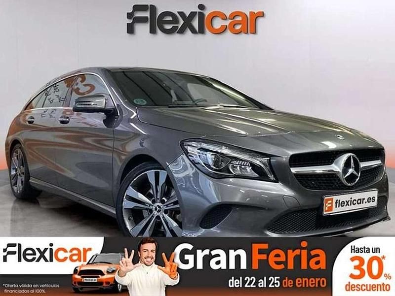 Usado Mercedes CLA200 Shooting Brake 156 CV (114 kW) 2018 Gris Familiar