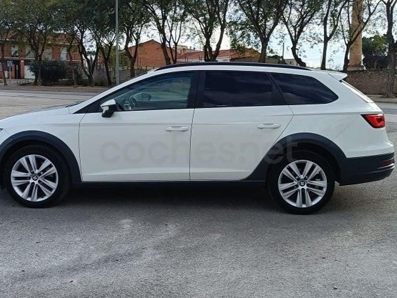 Usado Seat Leon 4Drive 150 CV (110 kW) 2018 Blanco Familiar
