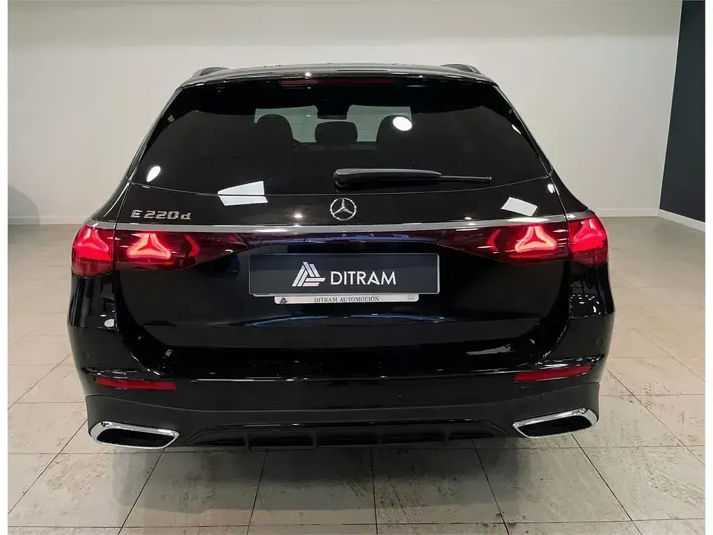 Nuevo Mercedes E220 197 CV (144 kW) 2026 Negro Familiar