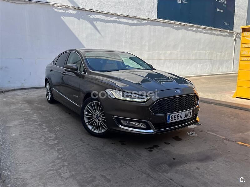 Usado Ford Mondeo Vignale 187 CV (137 kW) 2016 Beige Berlina