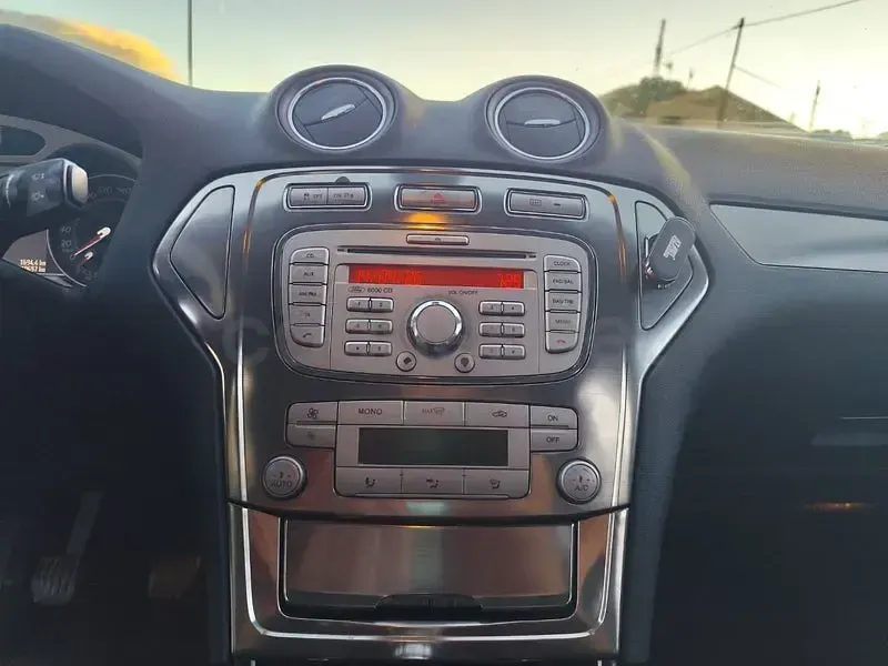 Usado Ford Mondeo Ambiente 125 CV (91 kW) 2009 Gris / plata Berlina