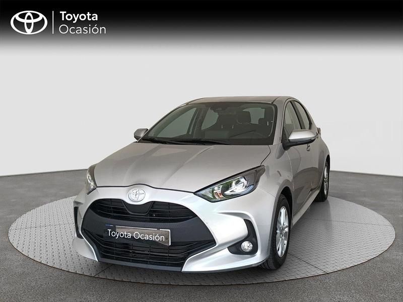 Gris / plata Usado 2024 Toyota Yaris Edition Berlina | 17.840 € (Buen precio) - Imagen 1/4