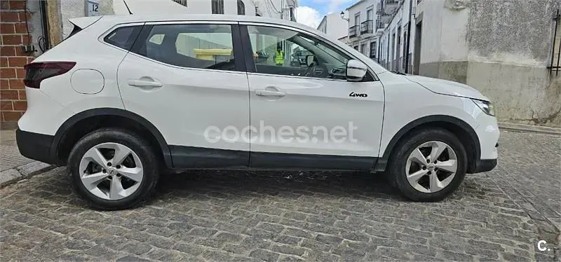 Begagnad Nissan Qashqai Acenta 150 HK (110 kW) 2020 Vit SUV