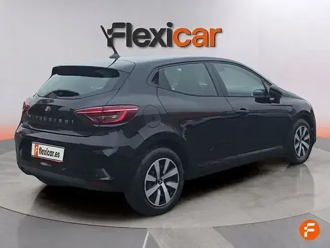 Usado Mitsubishi Colt Motion 65 CV (47 kW) 2024 Negro Utilitario