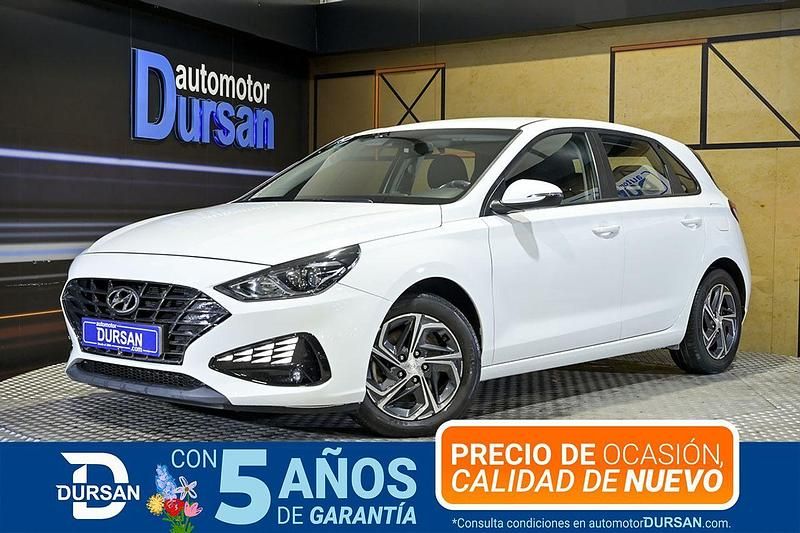 Usado Hyundai i30 116 CV (85 kW) 2021 Blanco Berlina