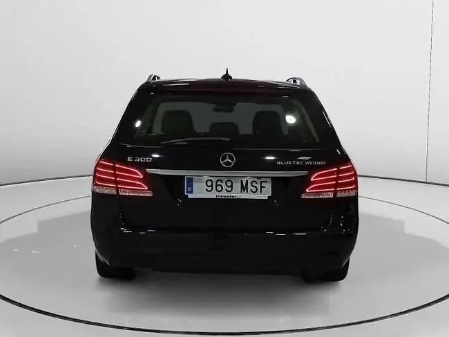 Używany Mercedes E300 Avantgarde 231 KM (169 kW) 2015 Niebieski Sedan/Limuzyna