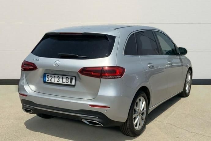 Usado Mercedes B180 137 CV (100 kW) 2019 Plateado Monovolumen