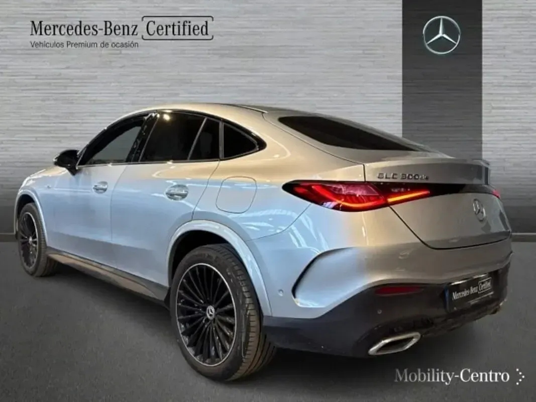 Usado Mercedes GLC300 AMG line 197 CV (144 kW) 2025 Hightechsilber metallic Coupe