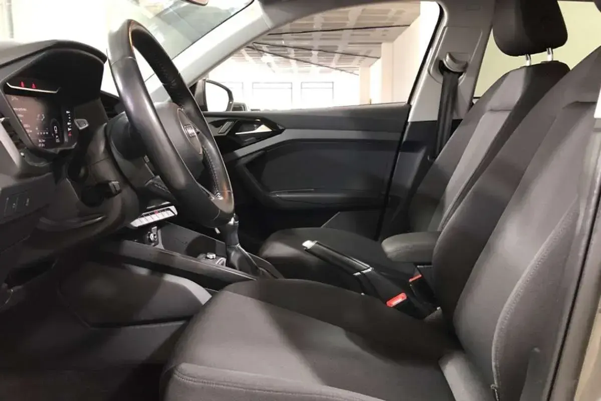Usado Audi A1 Sportback 116 CV (85 kW) 2020 Gris Utilitario