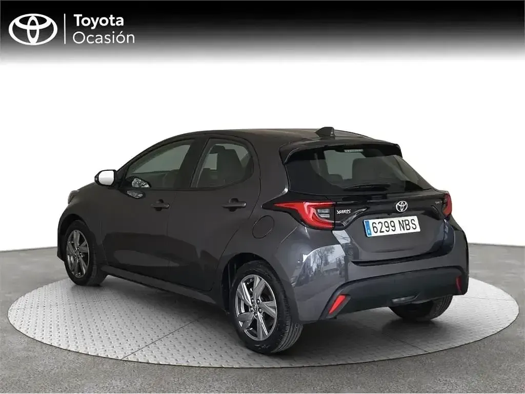 Usado Toyota Yaris Hybrid Active 116 CV (85 kW) 2025 Gris Monovolumen
