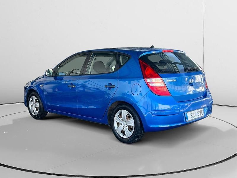 Usado Hyundai i30 Comfort 109 CV (80 kW) 2010 Azul Berlina