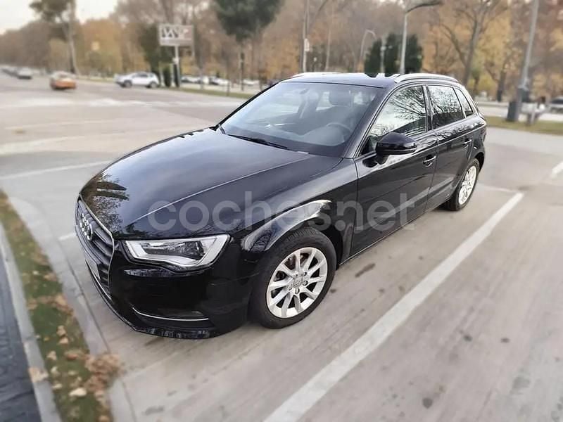 Usado Audi A3 Attraction 110 CV (80 kW) 2015 Negro Berlina
