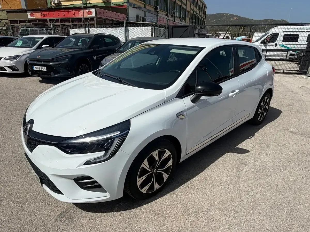 Usado Renault Clio V LIMITED 90 CV (66 kW) 2021 Blanco Berlina