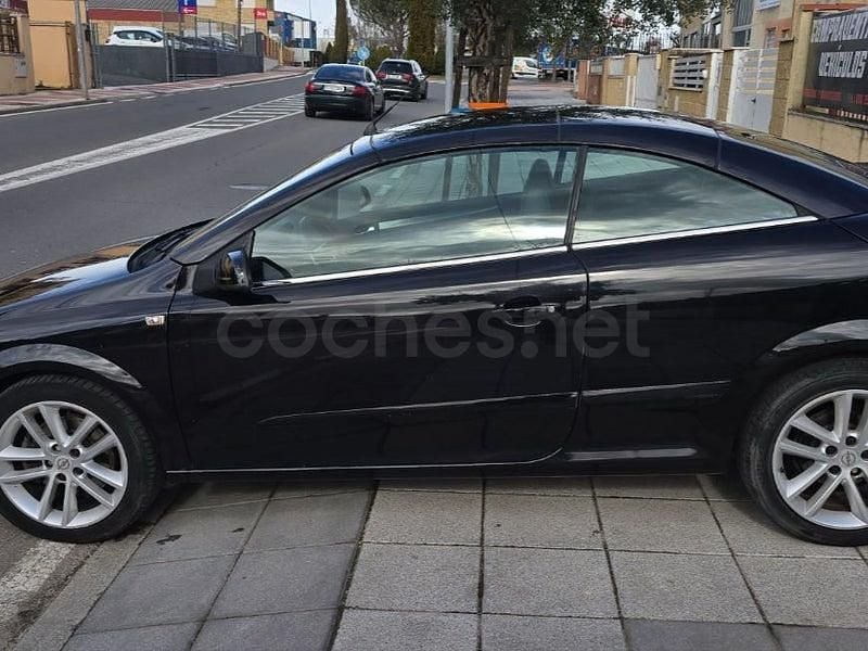 Usado Opel Astra Cabriolet Cosmo 150 CV (110 kW) 2007 Negro Descapotable