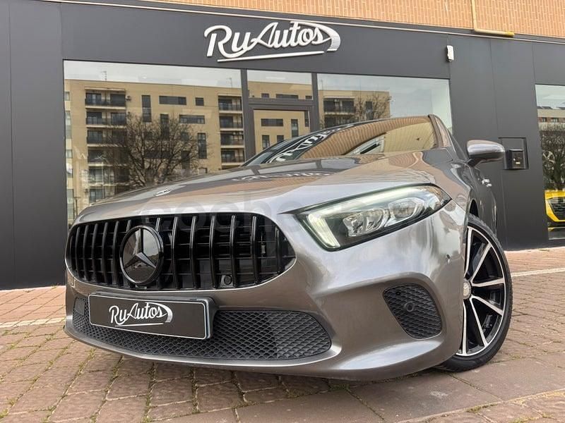 Usado Mercedes A180 136 CV (100 kW) 2020 Gris / plata Berlina
