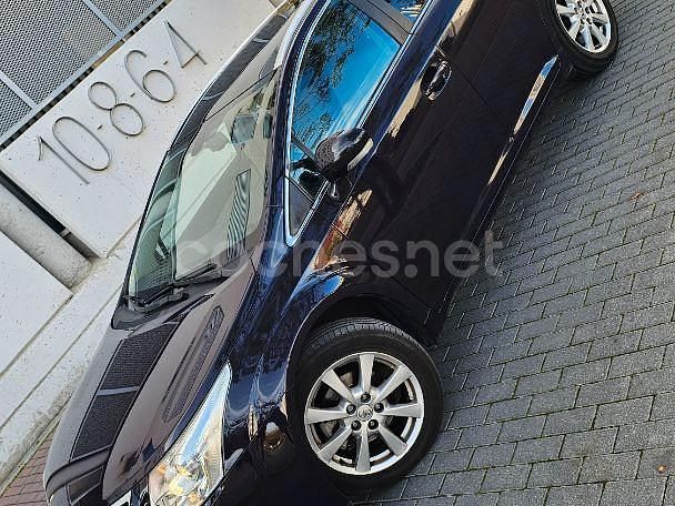 Usado Toyota Avensis Sol 126 CV (92 kW) 2009 Granate Berlina