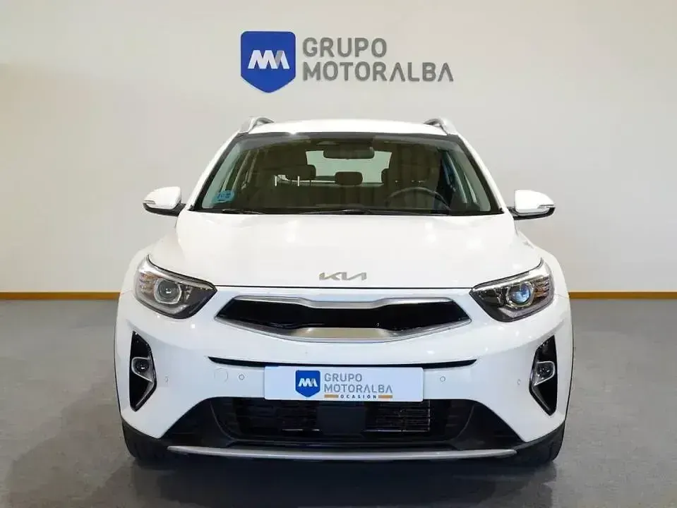 Usado Kia Stonic 84 CV (61 kW) 2023 Blanco SUV