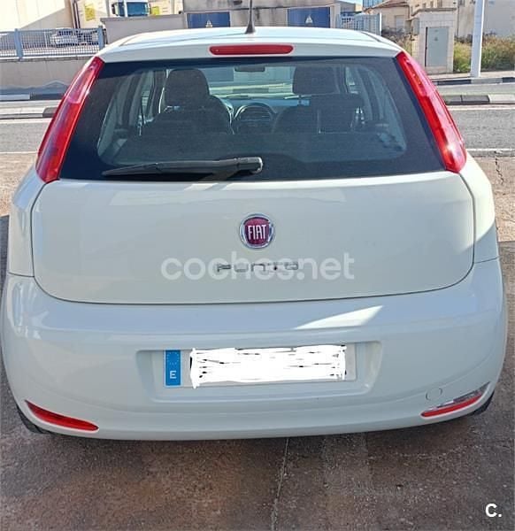 Usado Fiat Punto 77 CV (56 kW) 2017 Blanco Berlina