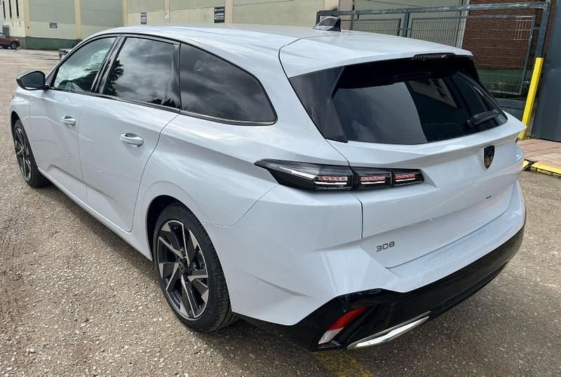 Usado Peugeot 308 Allure 136 CV (100 kW) 2024 Blanco Familiar