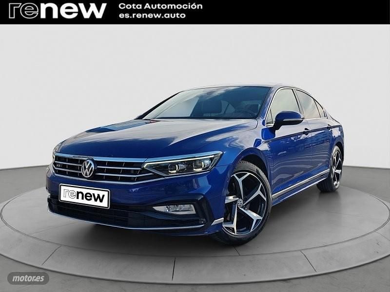 Azul Usado 2019 VW Passat R-line Berlina | 26.990 € (Caro) - Imagen 1/4