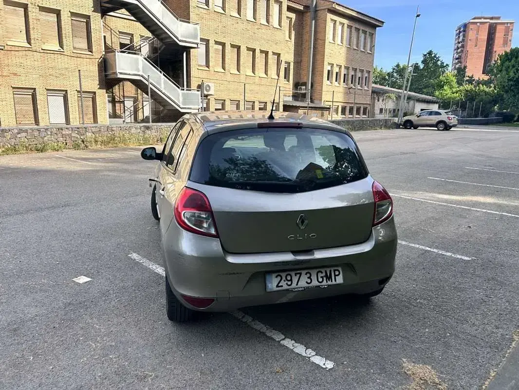 Usado Renault Clio Authentique 86 CV (63 kW) 2009 Gris Utilitario