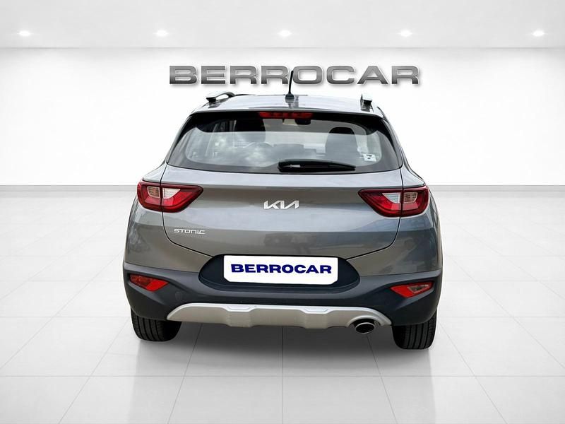 Usado Kia Stonic 84 CV (61 kW) 2023 Gris SUV