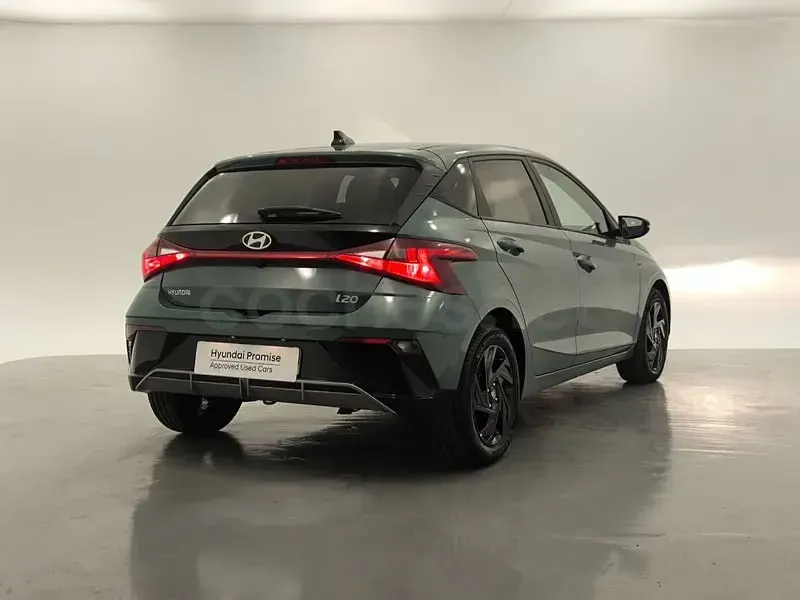 Nuevo Hyundai i20 Blackline 90 CV (66 kW) 2026 Verde Utilitario