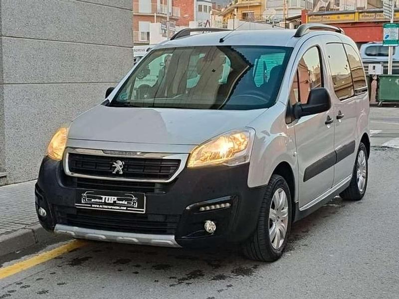 Usado Peugeot TePee Style 99 CV (72 kW) 2017 Gris Van