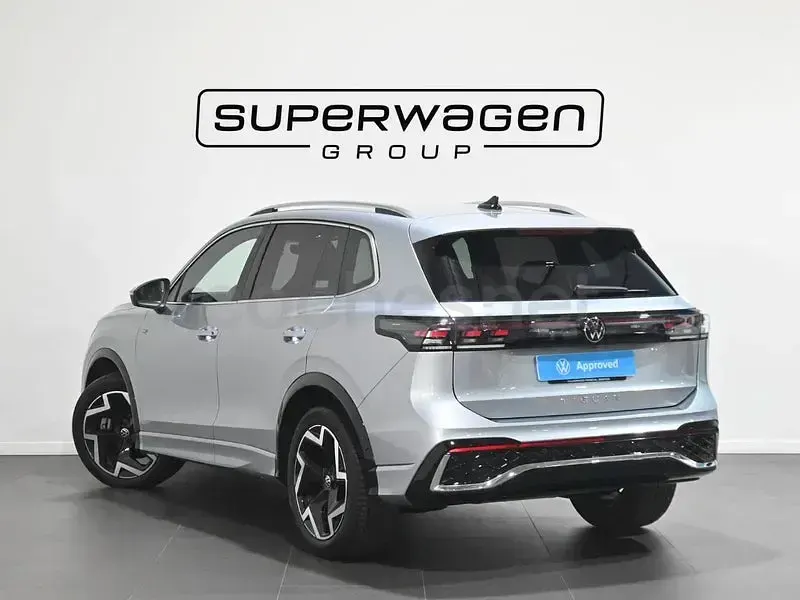 Usado VW Tiguan R-line 150 CV (110 kW) 2025 Gris / plata SUV