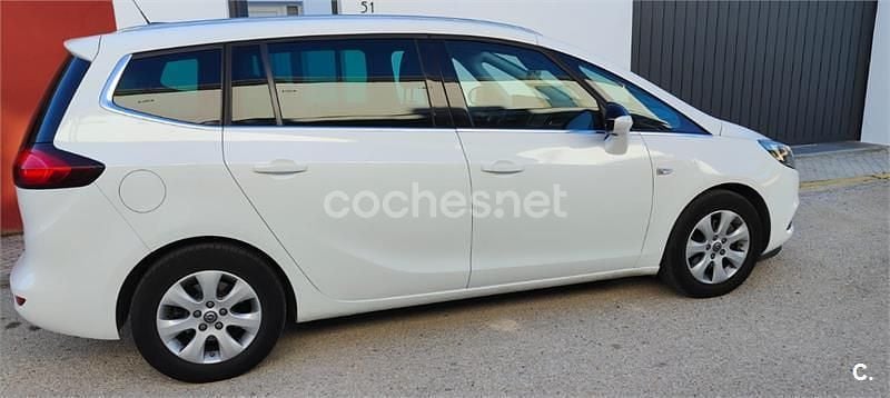 Usado Opel Zafira Family 140 CV (102 kW) 2018 Blanco Monovolumen