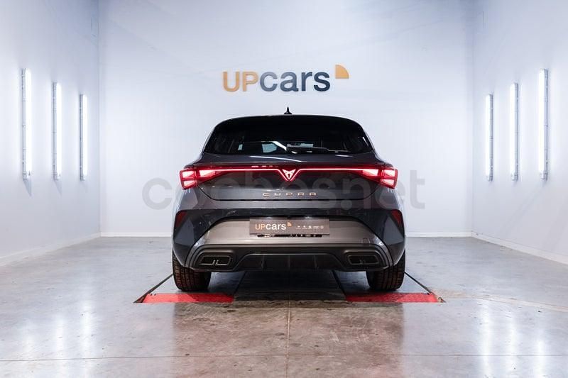 Usado Cupra Leon 150 CV (110 kW) 2024 Gris / plata Berlina