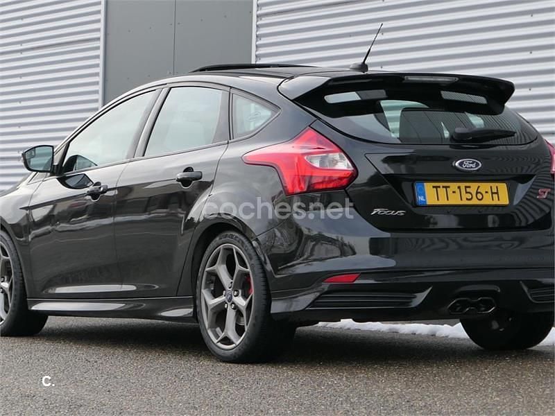 Usado Ford Focus ST 250 CV (183 kW) 2014 Negro Berlina