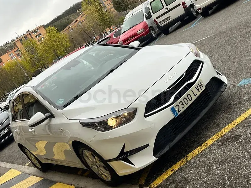 Usado Kia Ceed 100 CV (73 kW) 2021 Blanco Utilitario