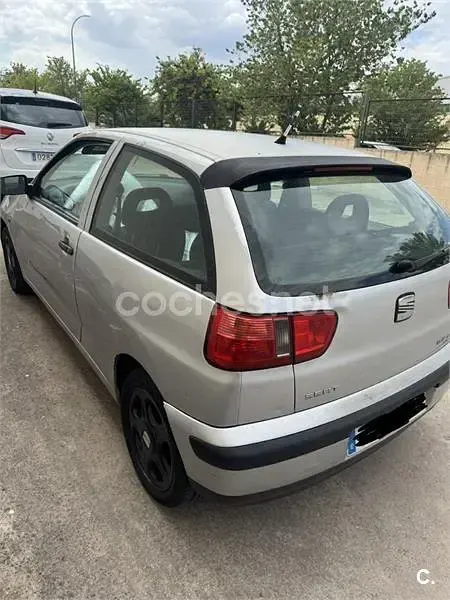 Usado Seat Ibiza Stella 68 CV (50 kW) 2001 Gris / plata Utilitario
