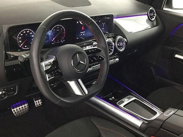 Usado Mercedes GLA200 AMG line 150 CV (110 kW) 2025 Plata hightech SUV