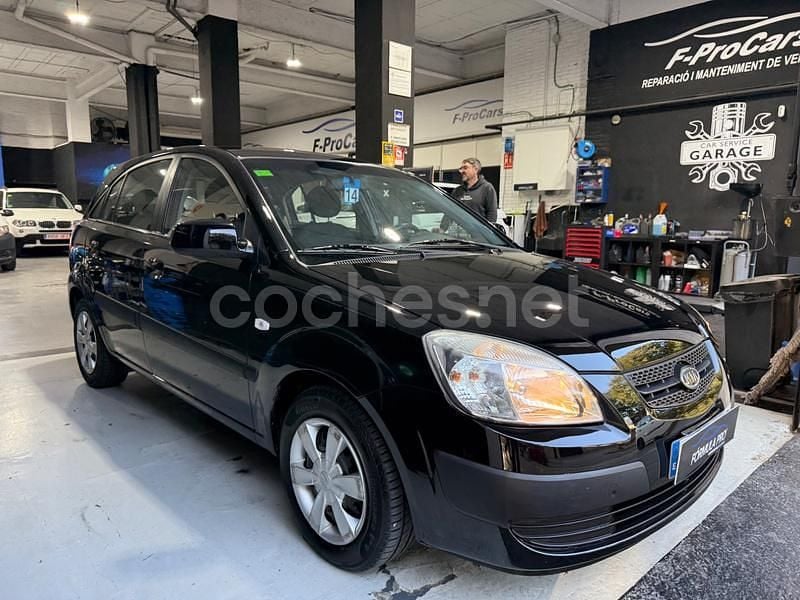 Usado Kia Rio EX 97 CV (71 kW) 2005 Negro Berlina