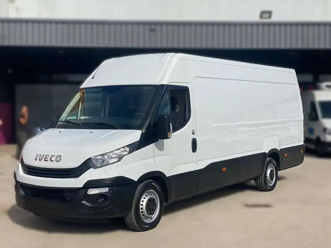 Usado Iveco Daily 116 CV (85 kW) 2020 Blanco Van