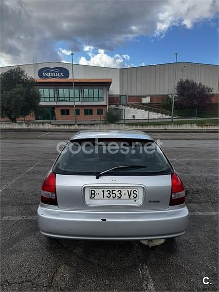 Usado Honda Civic LS 114 CV (83 kW) 1999 Gris / plata Berlina